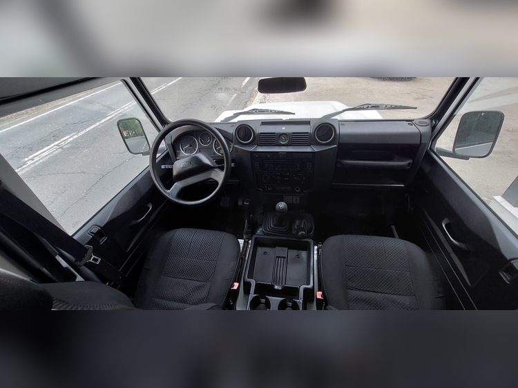 Land Rover Defender 2.2 122CV foto 6